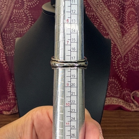 Chic Silver and Gold Tone Heart Motif Ring - Picture 5 of 6